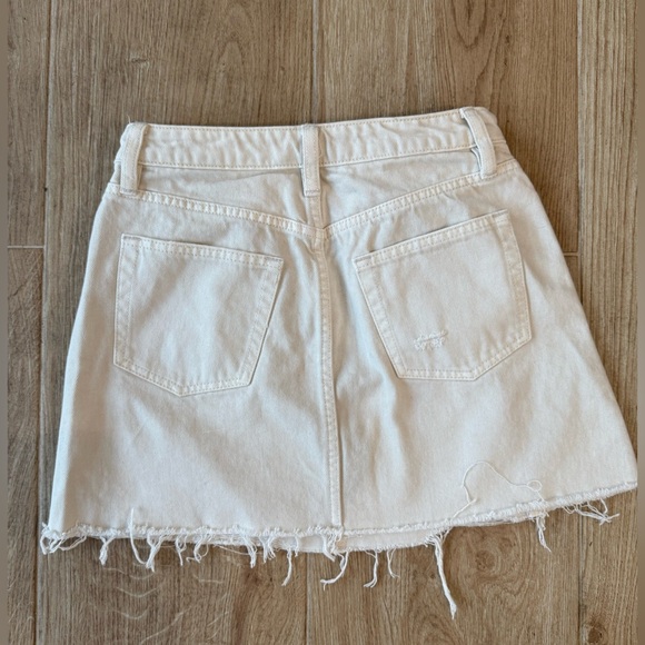Free People Worn White Denim Distressed Mini Skirt Size 26 - Picture 7 of 7